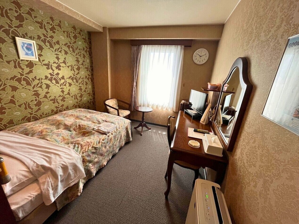 SEMI ROOM, SEMI DOUBLE BED, CITY VIEW