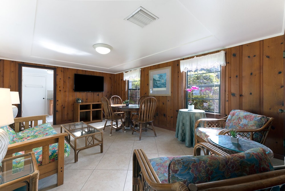 Rock Reef Resort 57/77