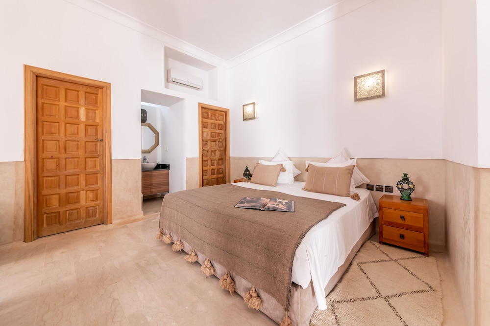 Riad Tahili 22/50