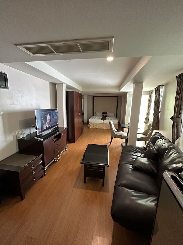 Maleez Lodge Hotel And Restaurant 31/52