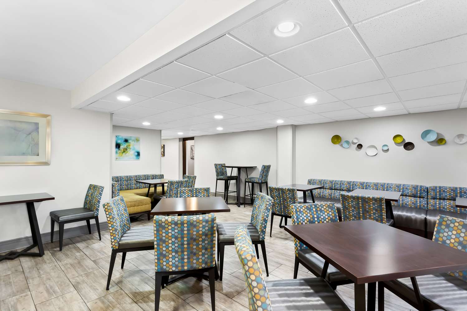Best Western Naperville Inn 20/24