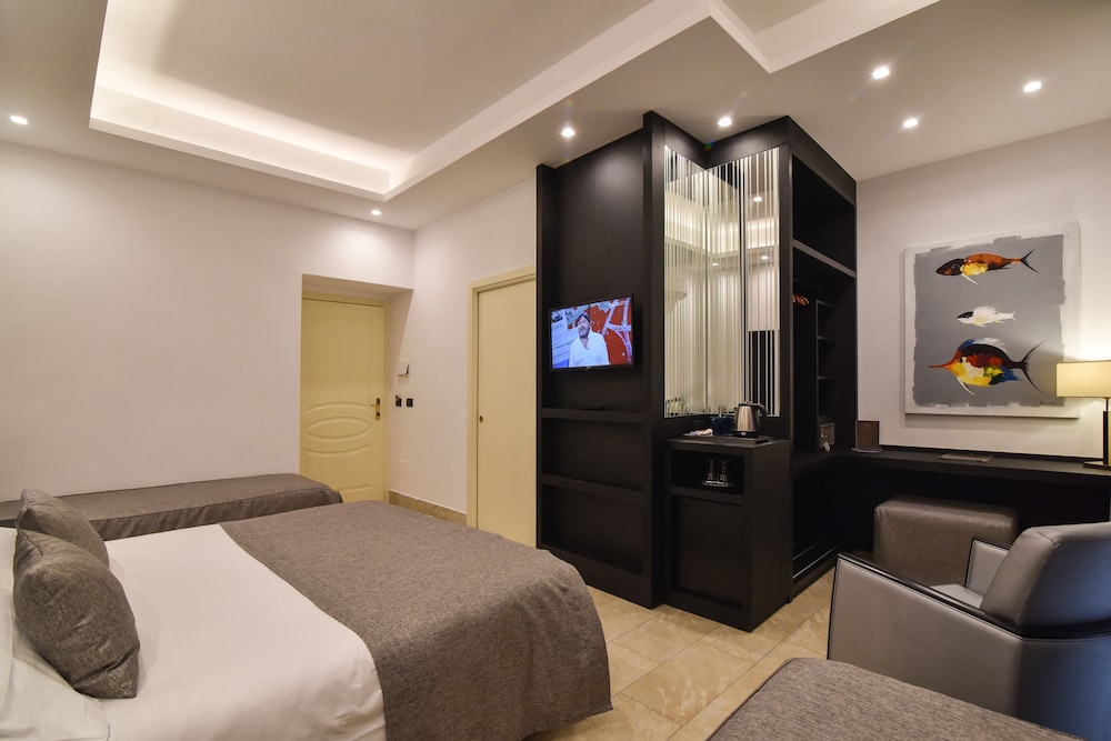 ROOM, QUADRUPLE