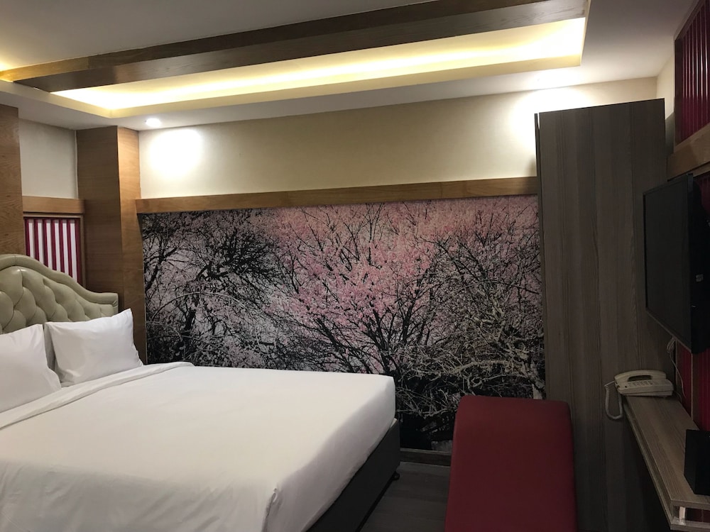 Cupid Hotel 16/72