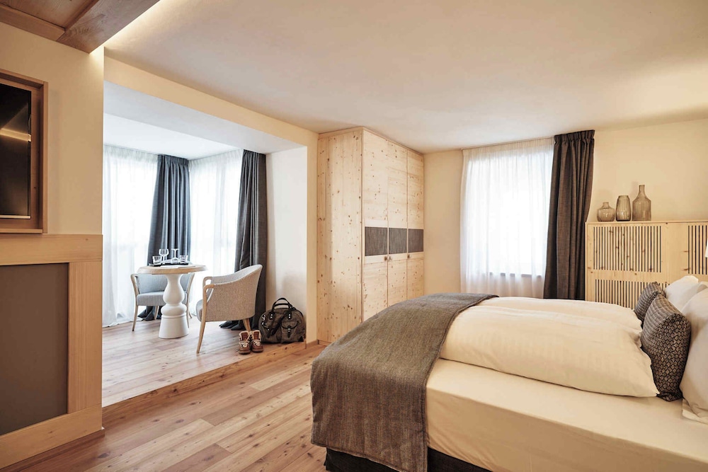 Junior Suite, King Bed, Sauna