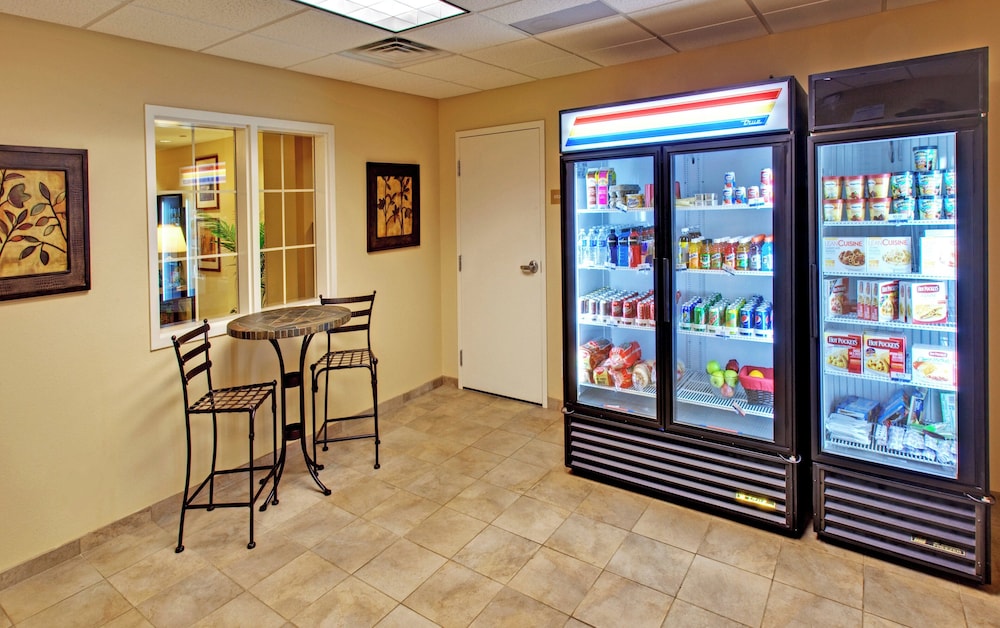 CANDLEWOOD SUITES WILLISTON 56/77