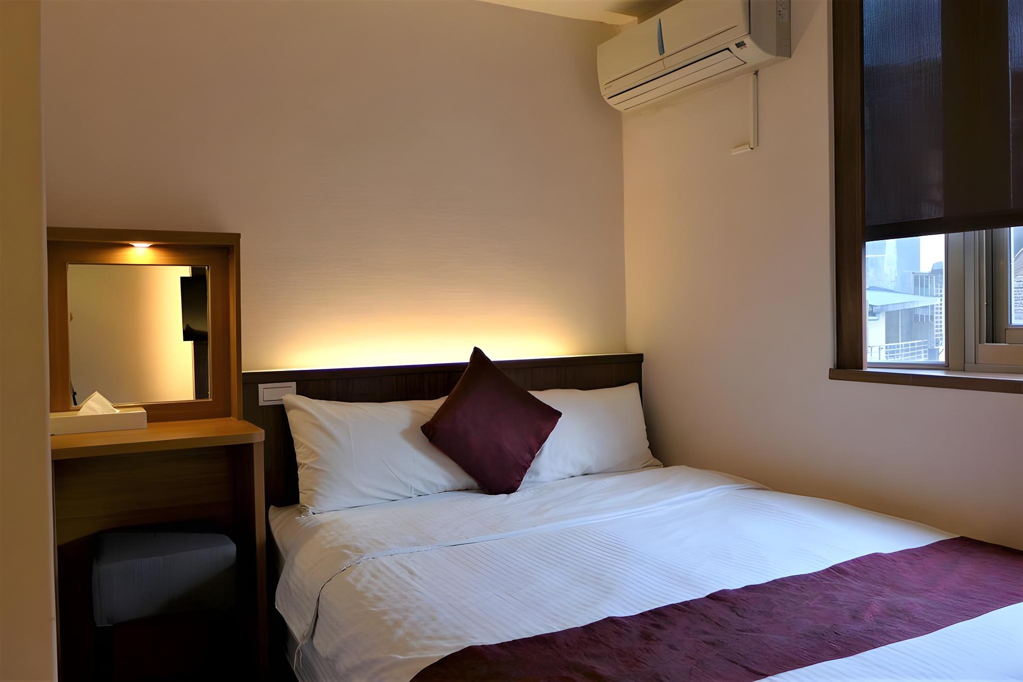 Suite, Double Bed, Street View