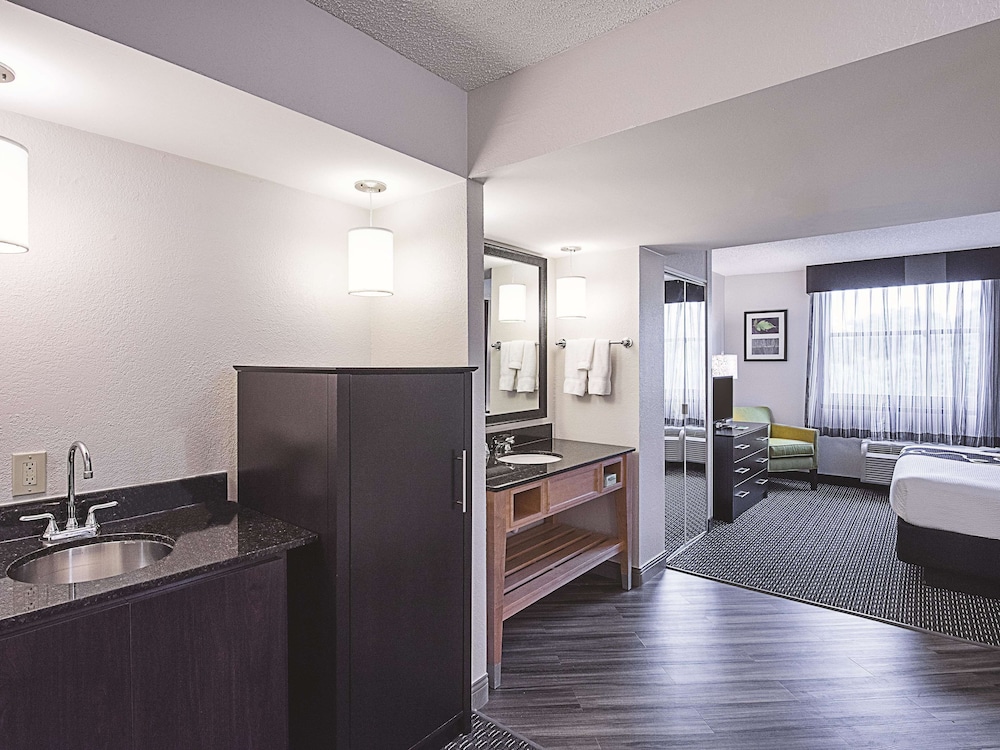 La Quinta Inn Suites Plantation Sw 6th Street 14/37