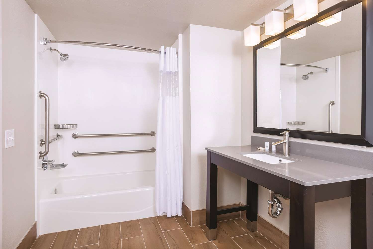 La Quinta Inn & Suites by Wyndham Fairfield - Napa Valley 32/37