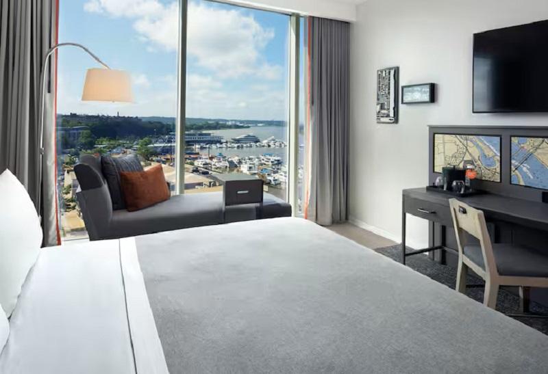 Studio, Suite, King Bed, River Front