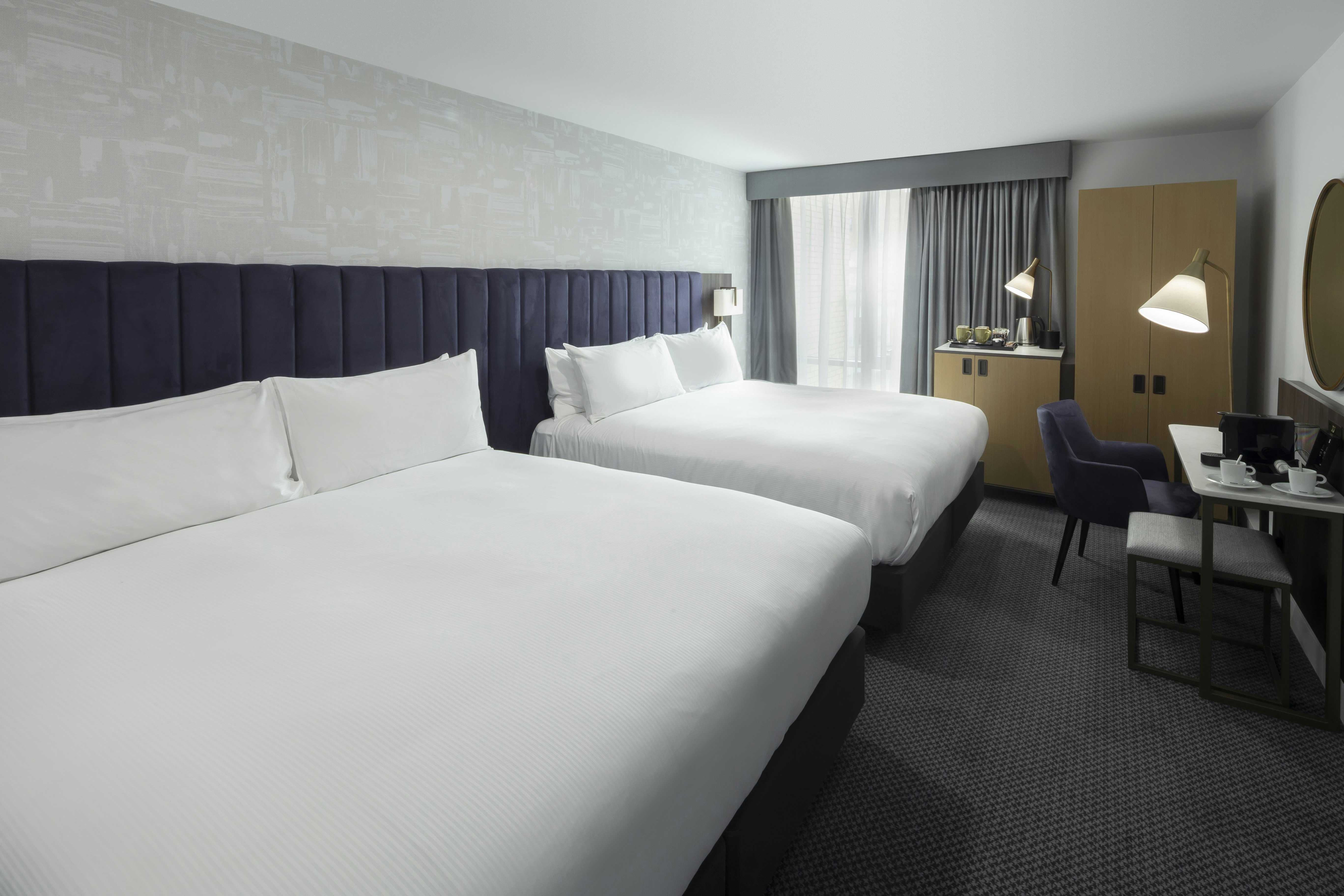 DELUXE, 2 KING BEDS