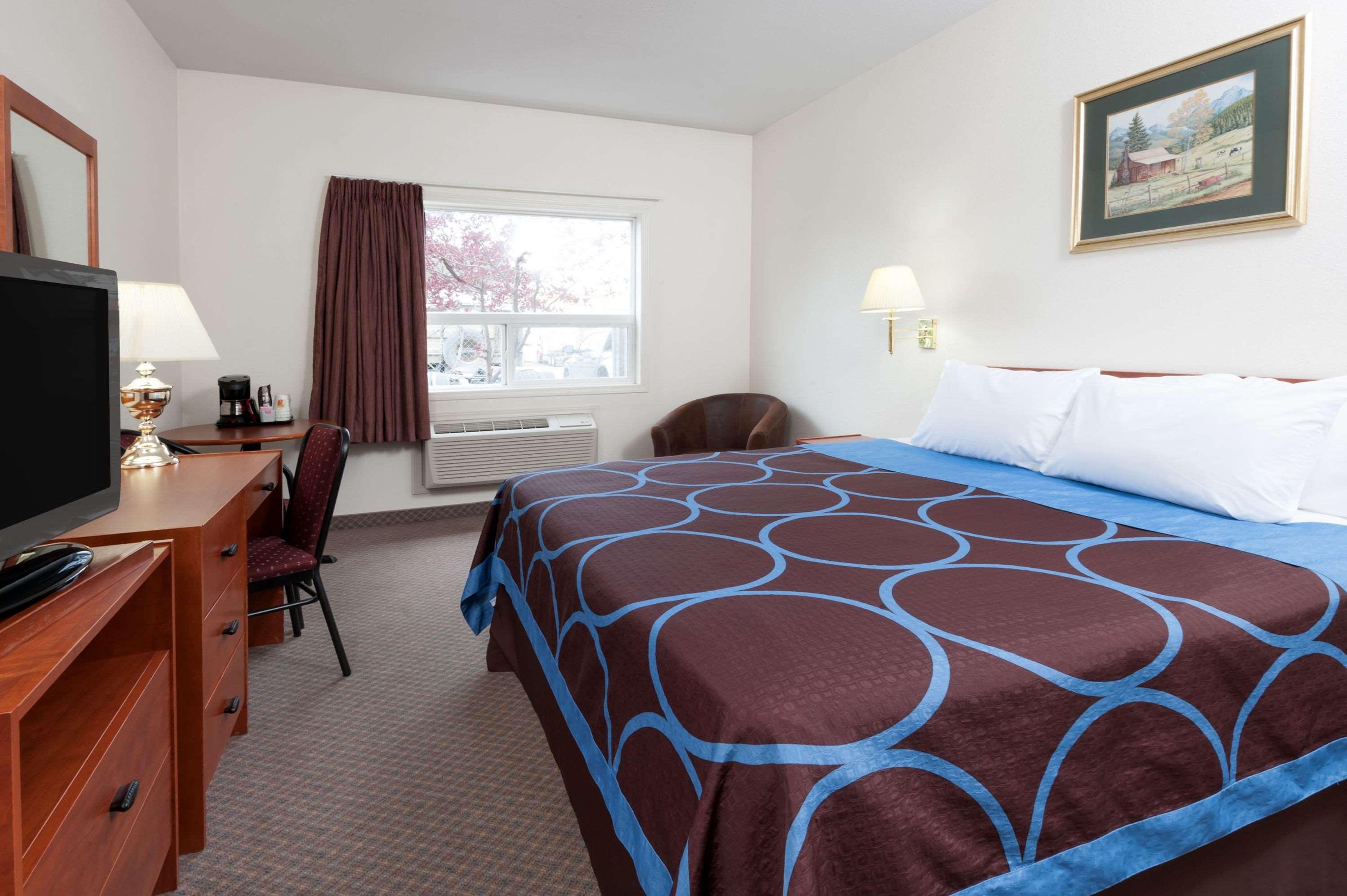 Super 8 by Wyndham Edmonton/West 9/16