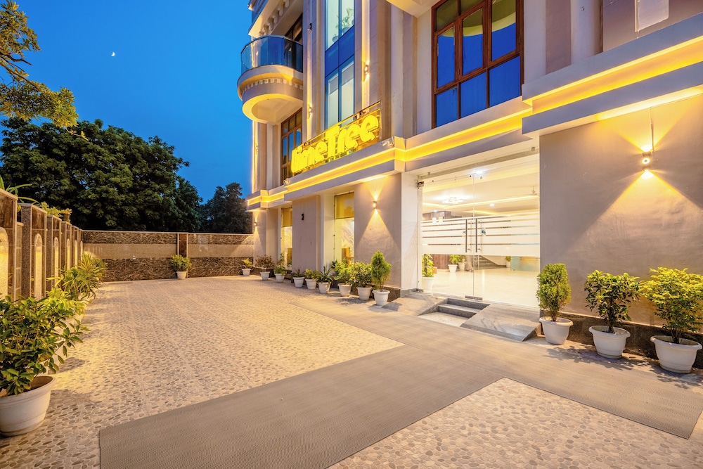 Lime Tree Hotels & Banquet Greater Noida 40/50