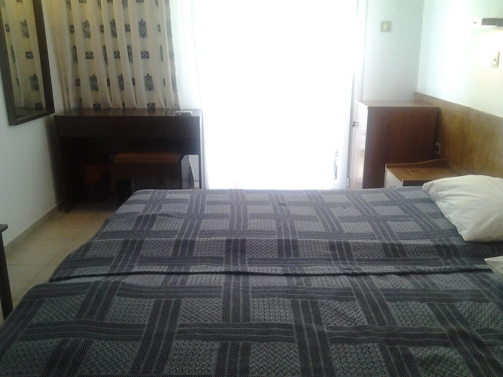 Oasis Hotel 5/25