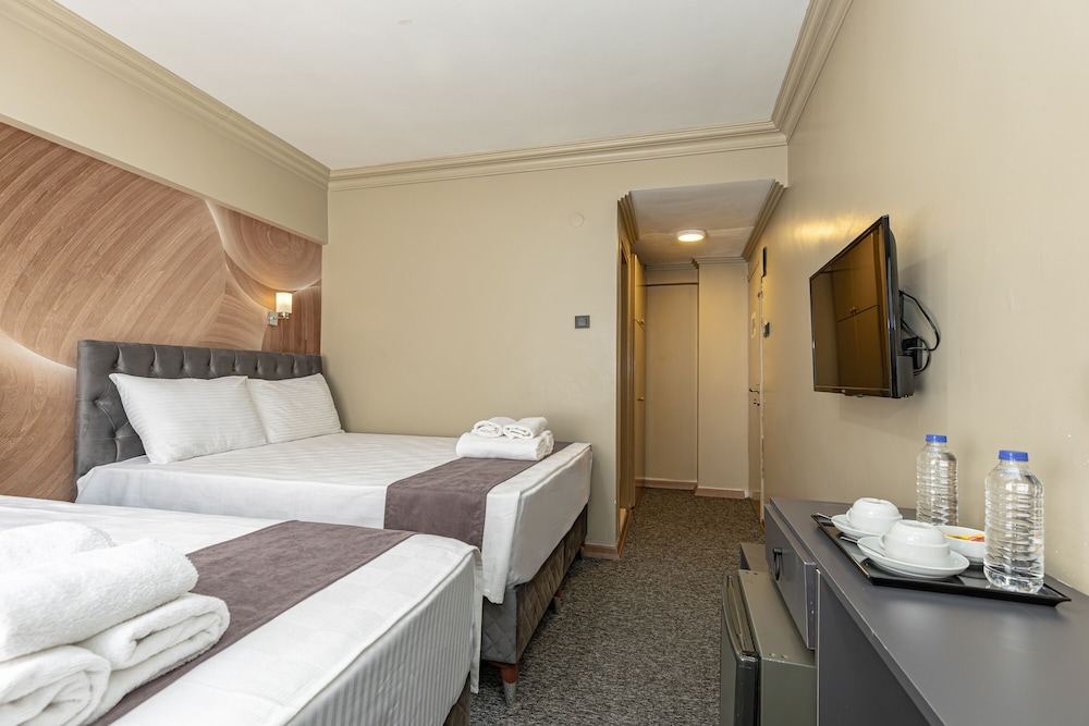 Loyal City Hotel 27/63