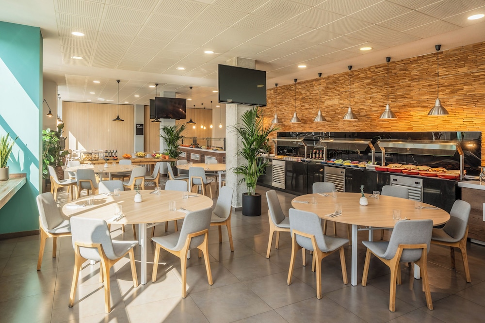 Madrid Airport Suites Affiliated By Melia 50/67