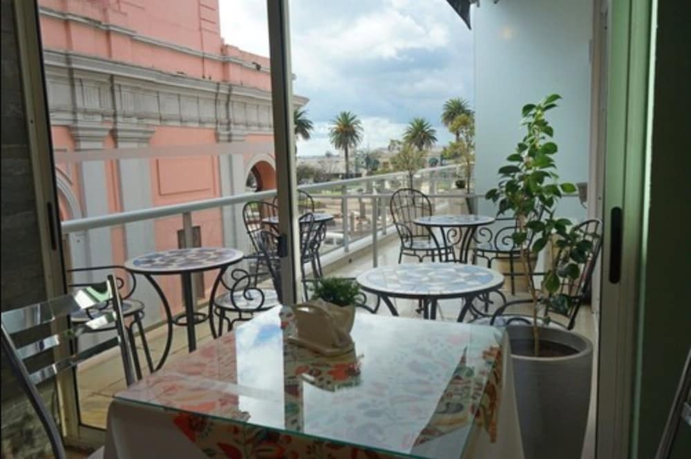 De La Plaza Hotel 43/54
