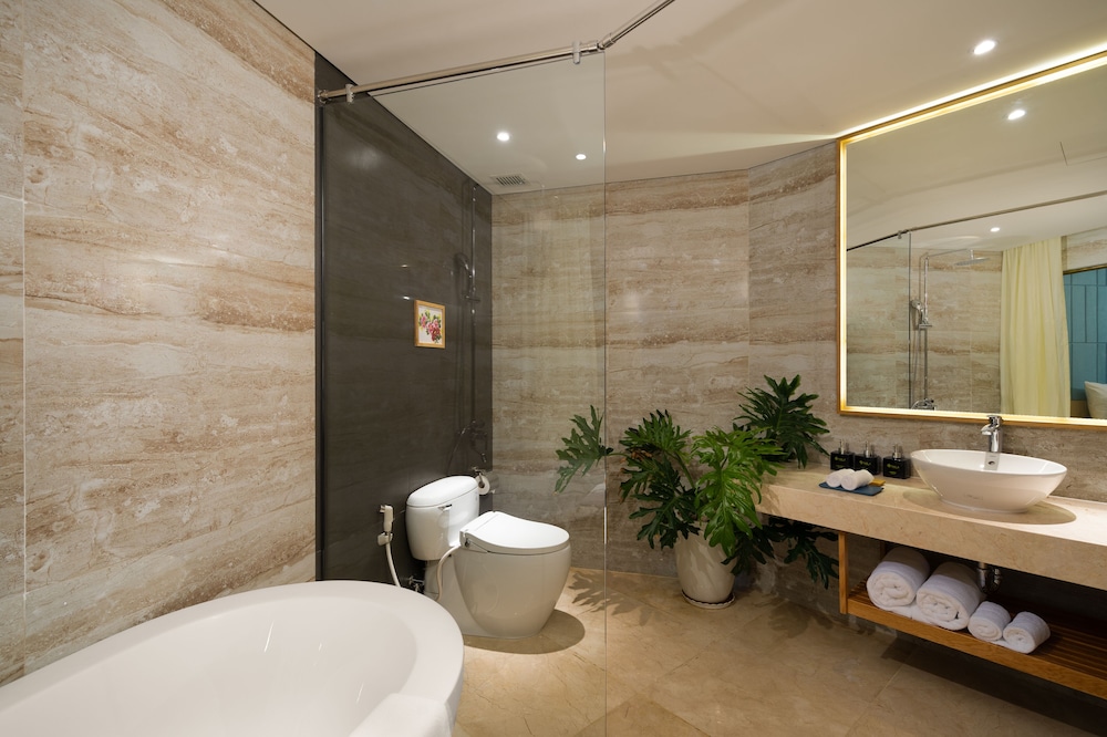 Sala Grand TuyHoa Hotel 45/50