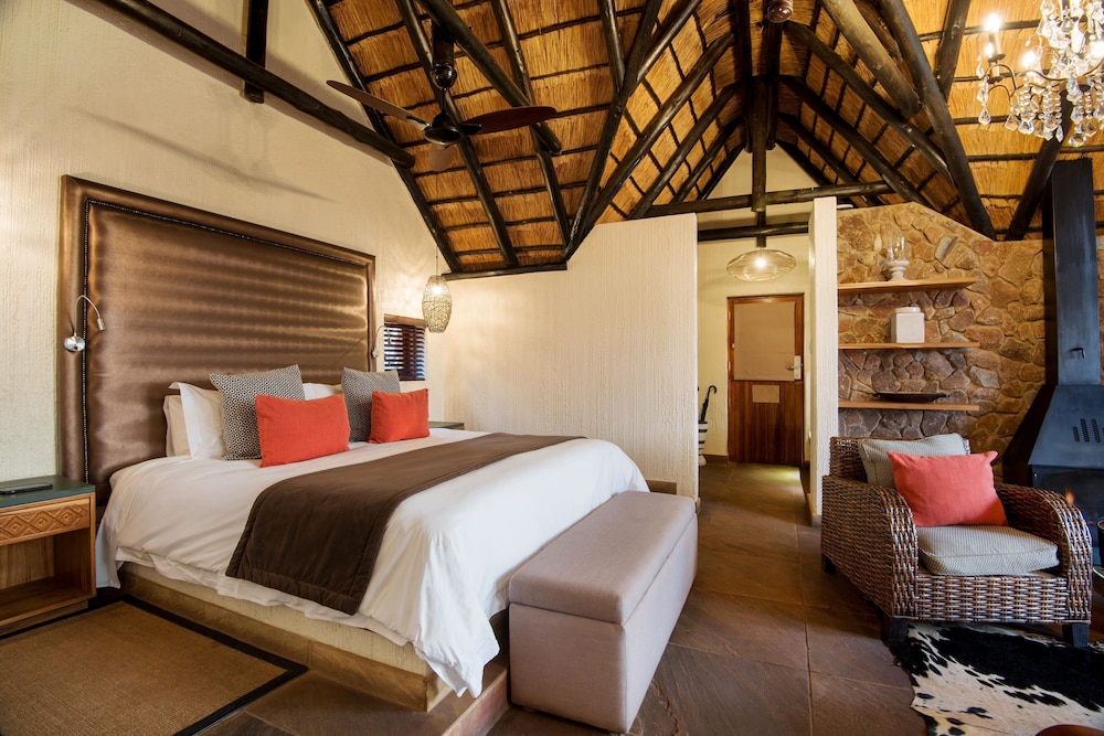 TSHUKUDU BUSH LODGE 7/49