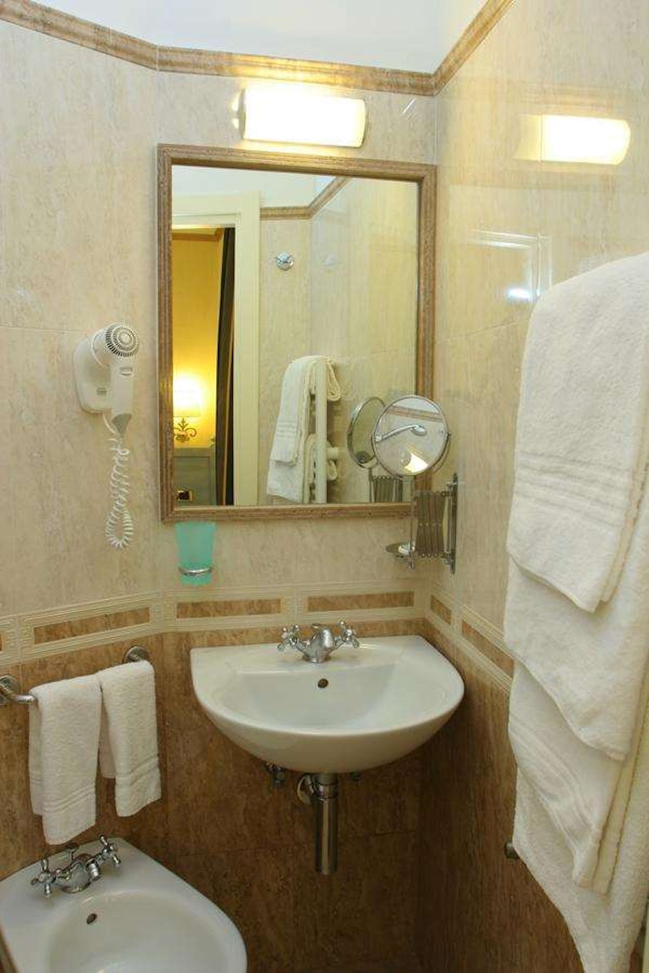 Hotel Fellini 23/24