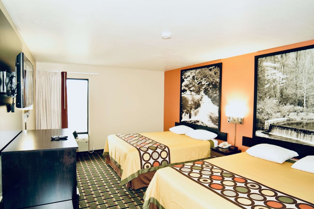 Super 8 By Wyndham Crossville Tn 11/22