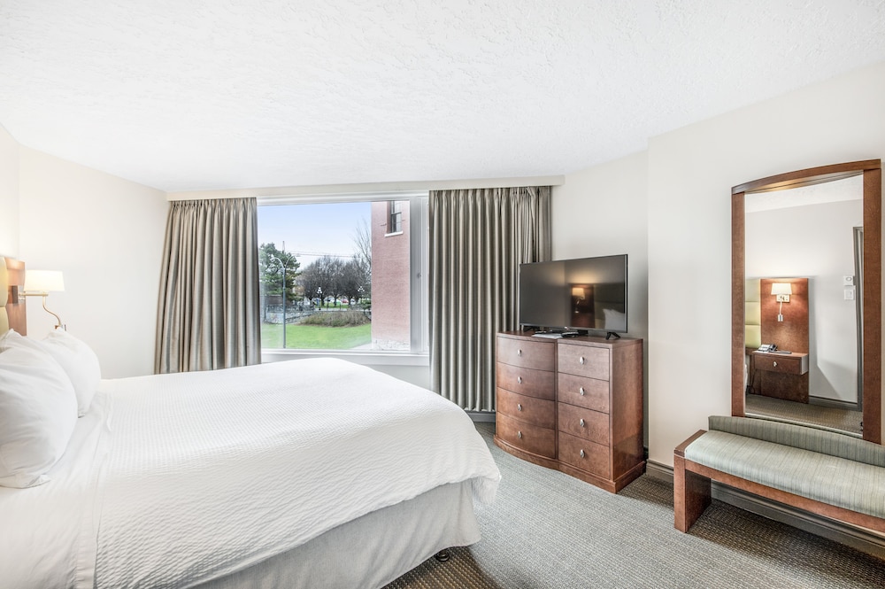 1 BEDROOM, SUITE, PARTIAL HARBOUR VIEW