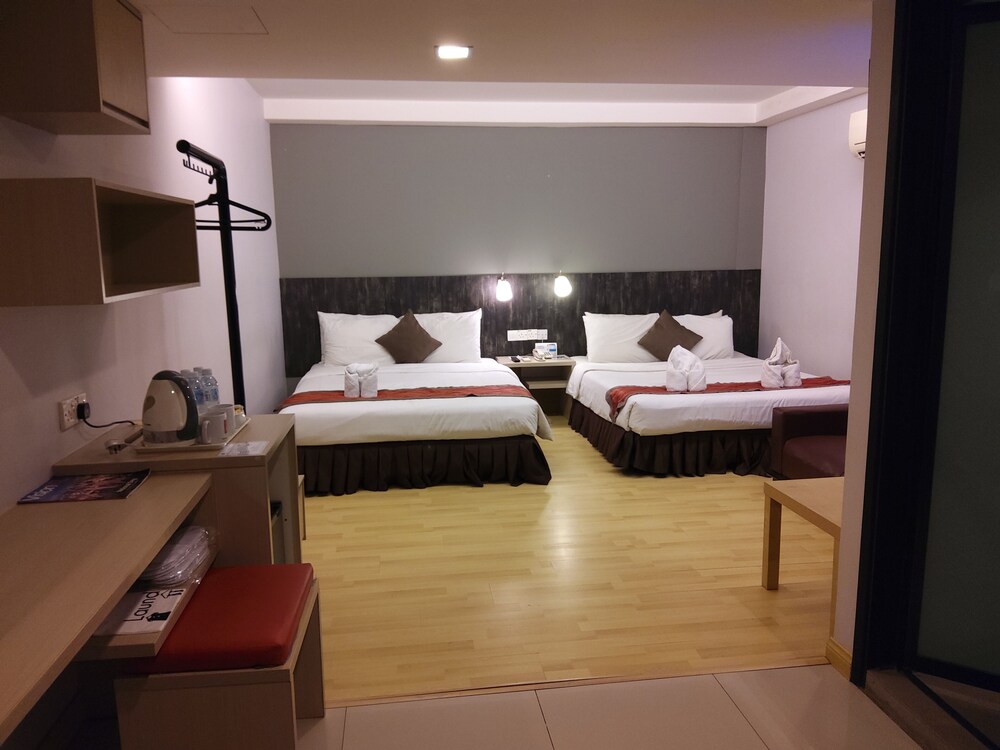 K Hotel 19/48