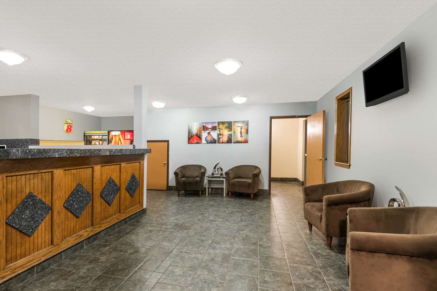 Super 8 By Wyndham Topeka/Wanamaker Rd/I-70 6/12