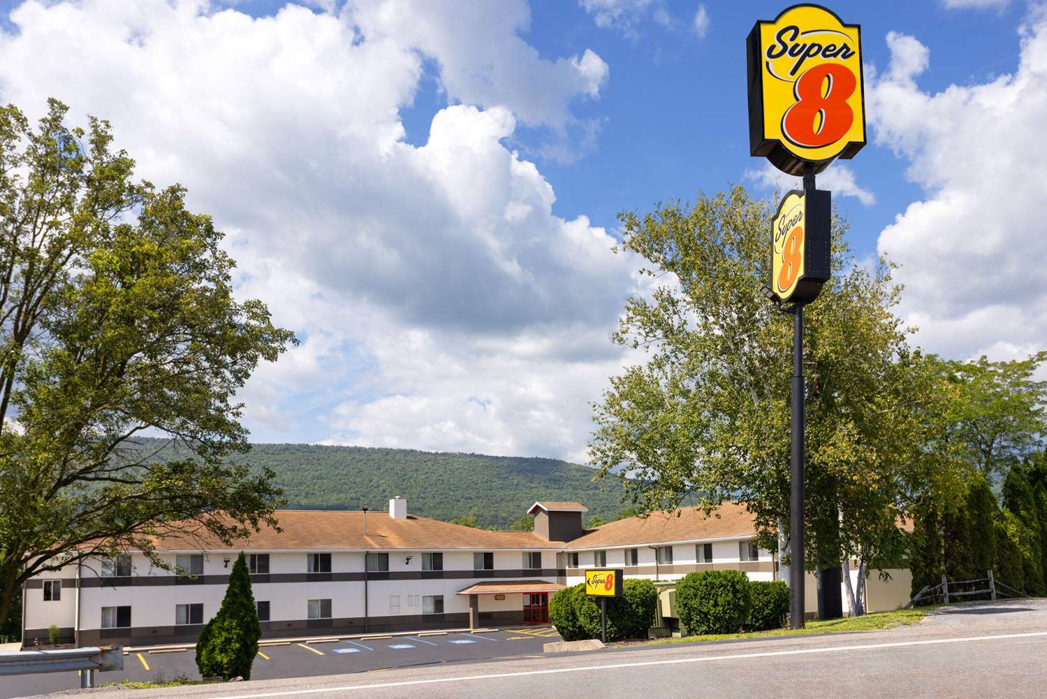Super 8 by Wyndham Burnham/Lewistown 15/17