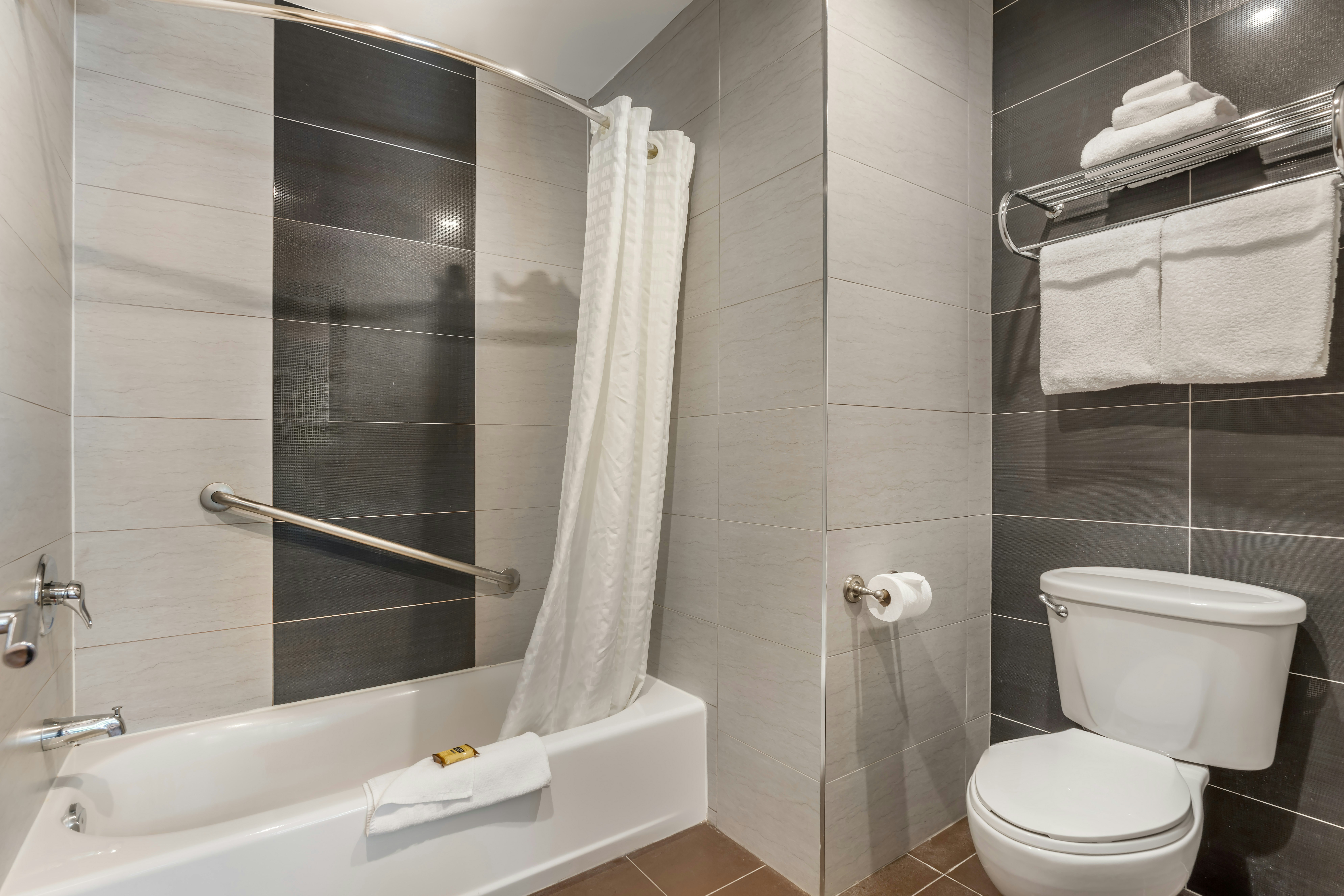 Best Western Plus Burnaby Hotel 74/76
