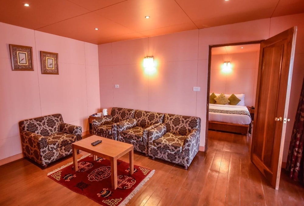 CEDAR INN 20/29