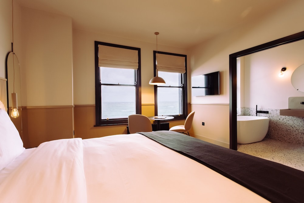 Port Hotel Eastbourne 18/58