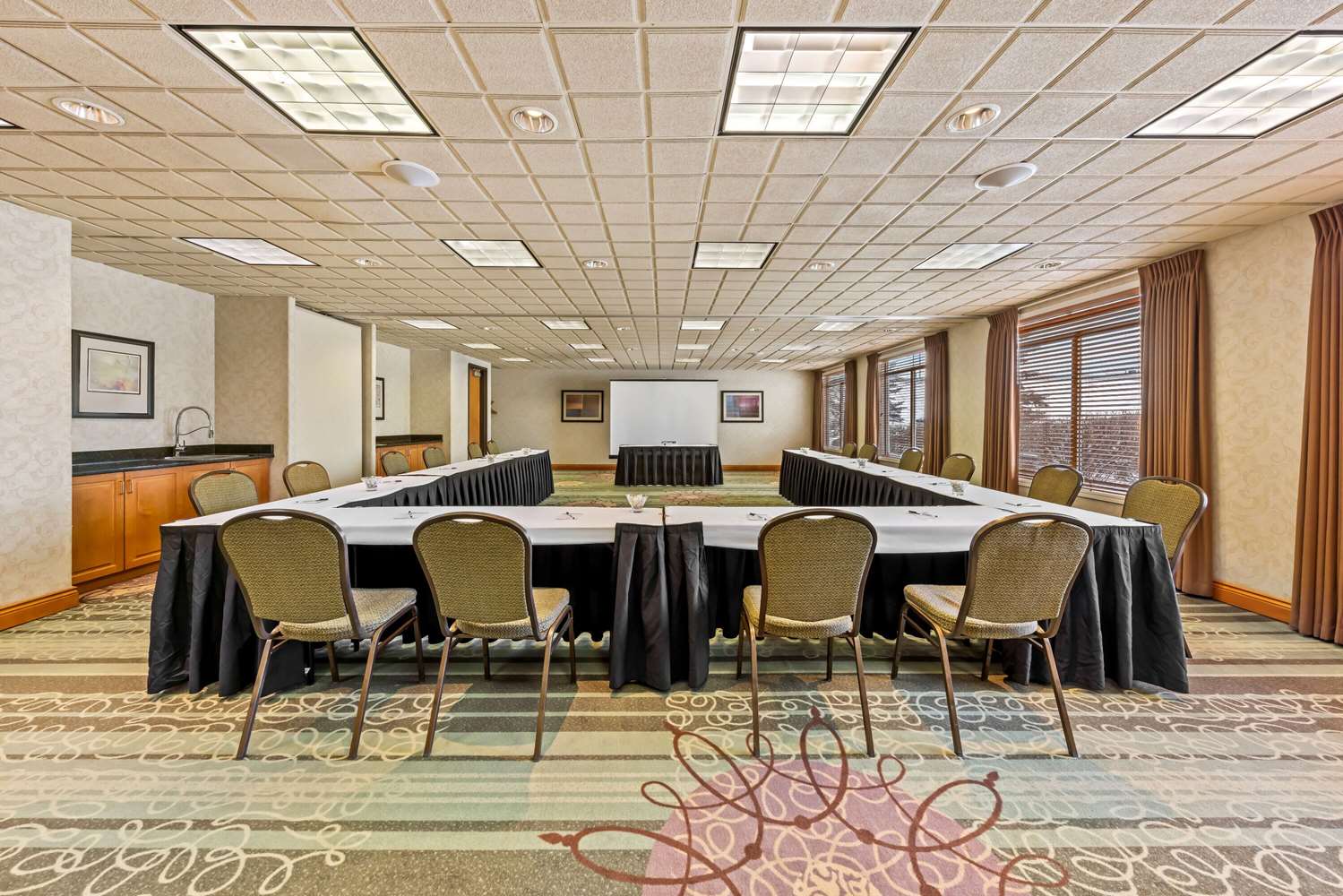 Wingate by Wyndham Calgary 34/39