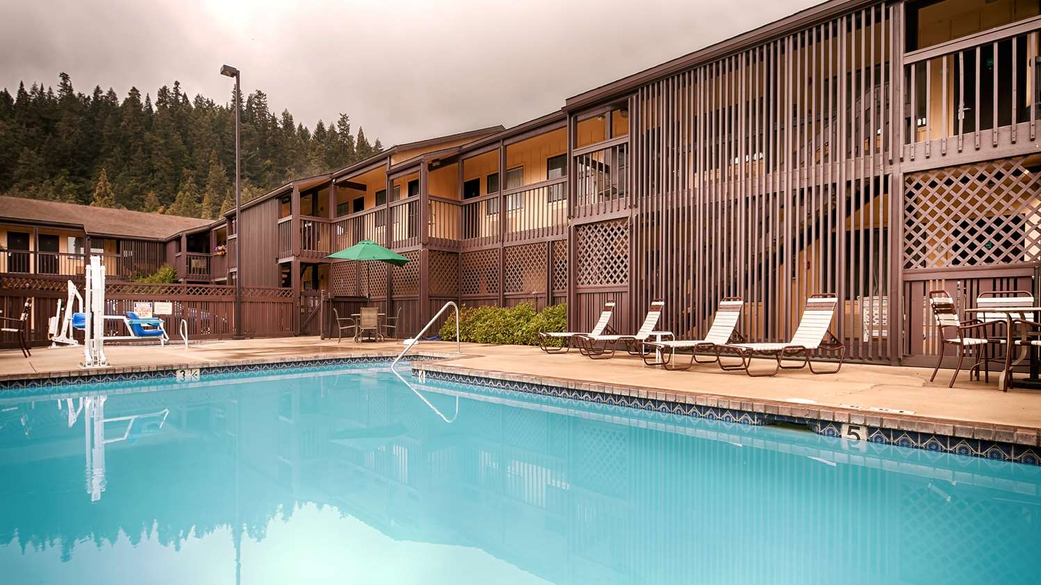 Oakridge Inn and Suites 9/9