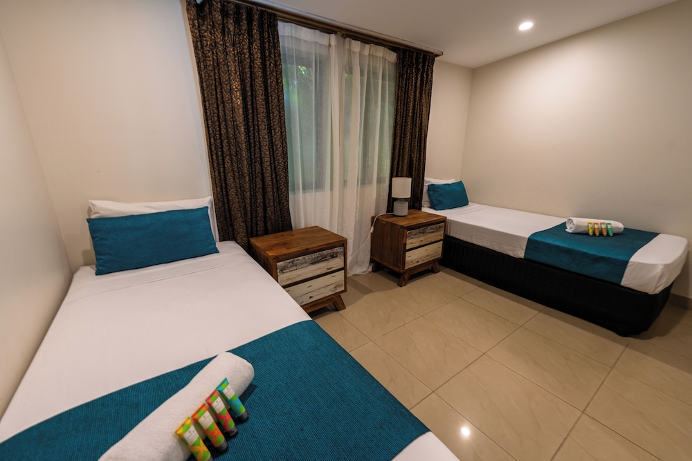 Beach, Cabin, Queen Bed 4/7