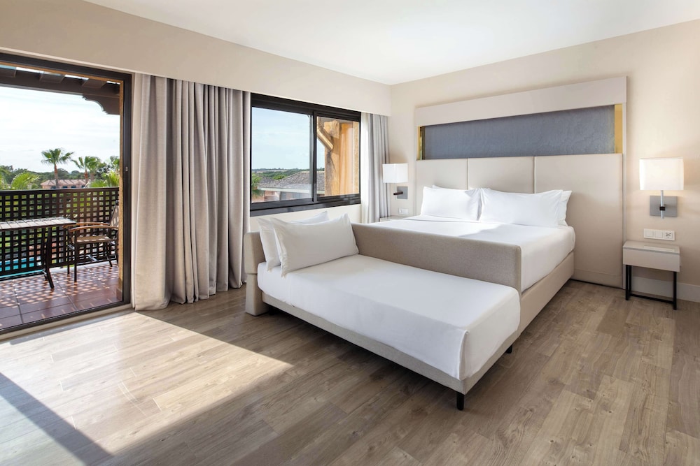 غرفة عائلية بسرير كينج، DoubleTree by Hilton Islantilla Beach Golf Resort 2/3