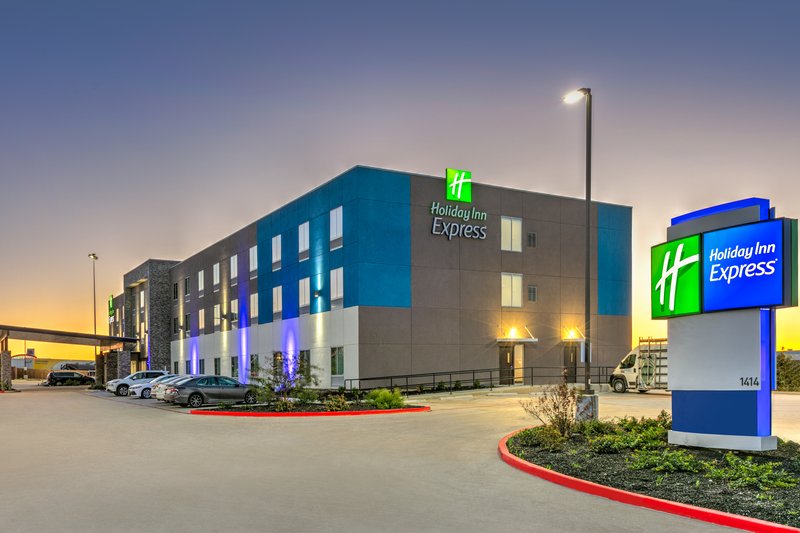 Holiday Inn Express San Antonio East I-10 main