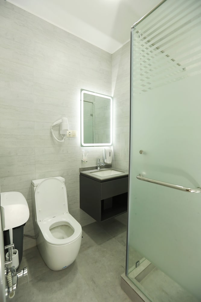 Parklane Hotel 41/44