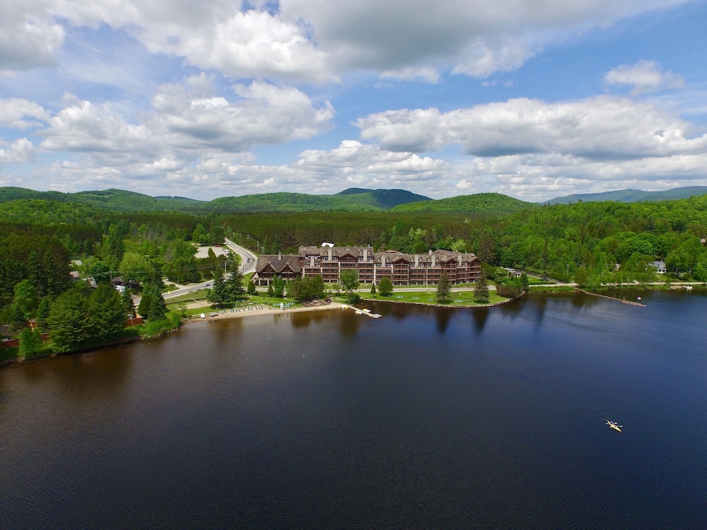 LE GRAND LODGE MONT-TREMBLANT 7/69