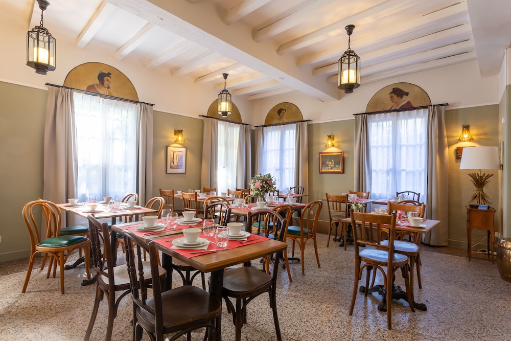 Hotel Le Relais de Poste 48/65
