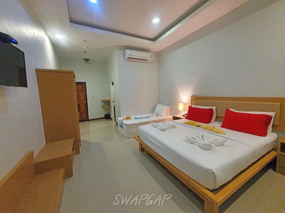 Superior, Triple, 1 Double and 1 Single Bed, Pool Access