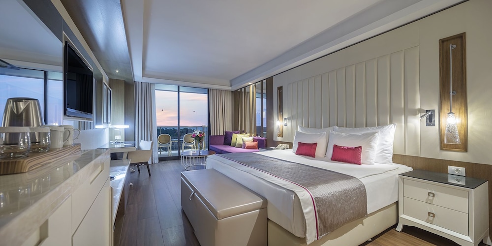Trendy Lara Hotel 11/67