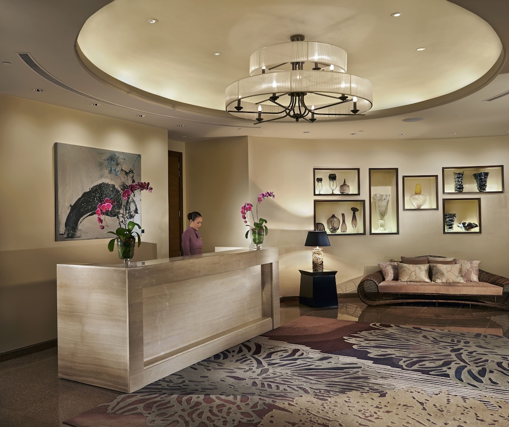Raffles Makati 8/50