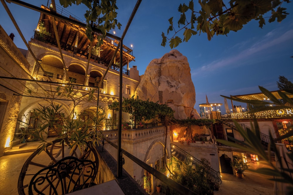 Roma Cave Suite Hotel 44/50