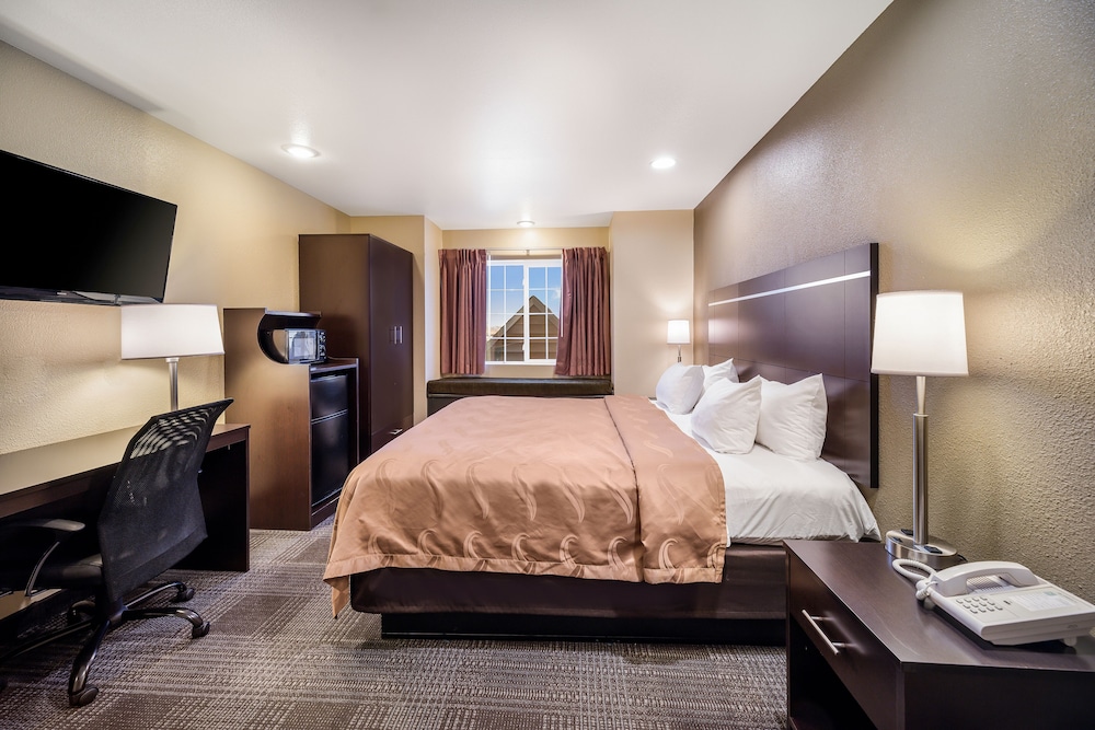 Quality Inn and Suites near NAS Fallon 12/30
