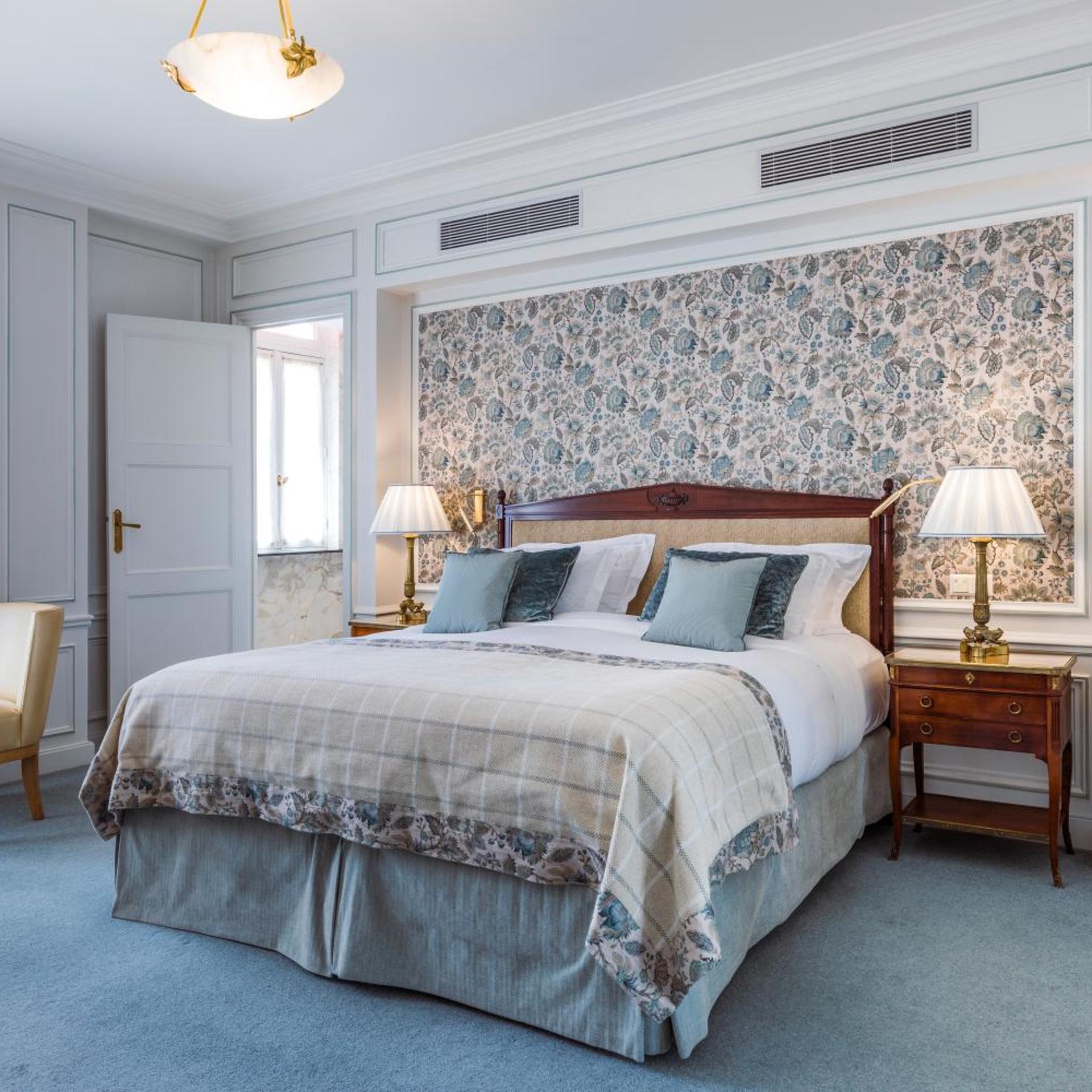جناح مع أريكة