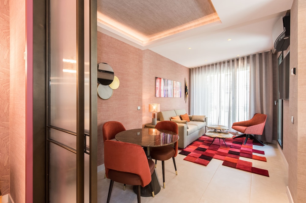 The Garden Suites 32/42
