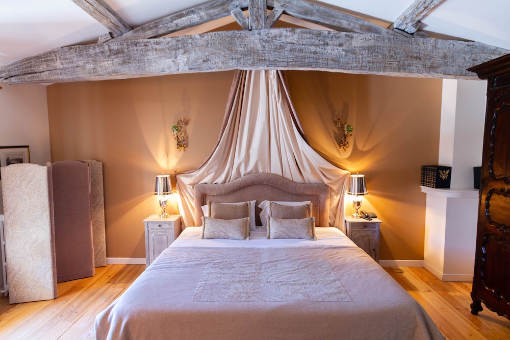 SUPERIOR, KING BED