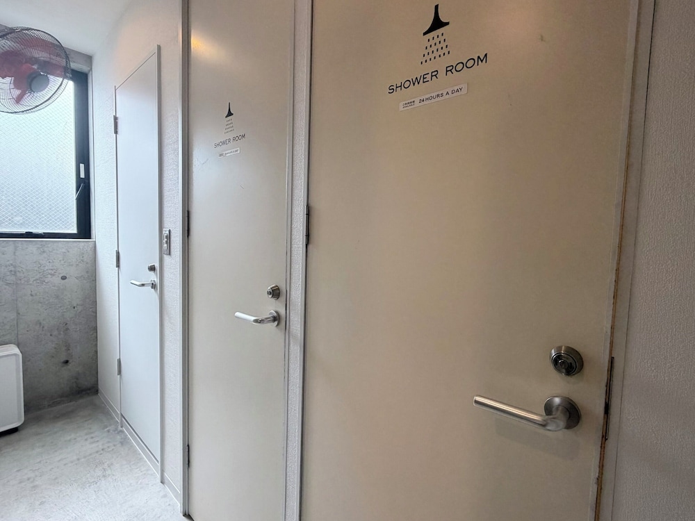 Kangaroo Hotel 38/63