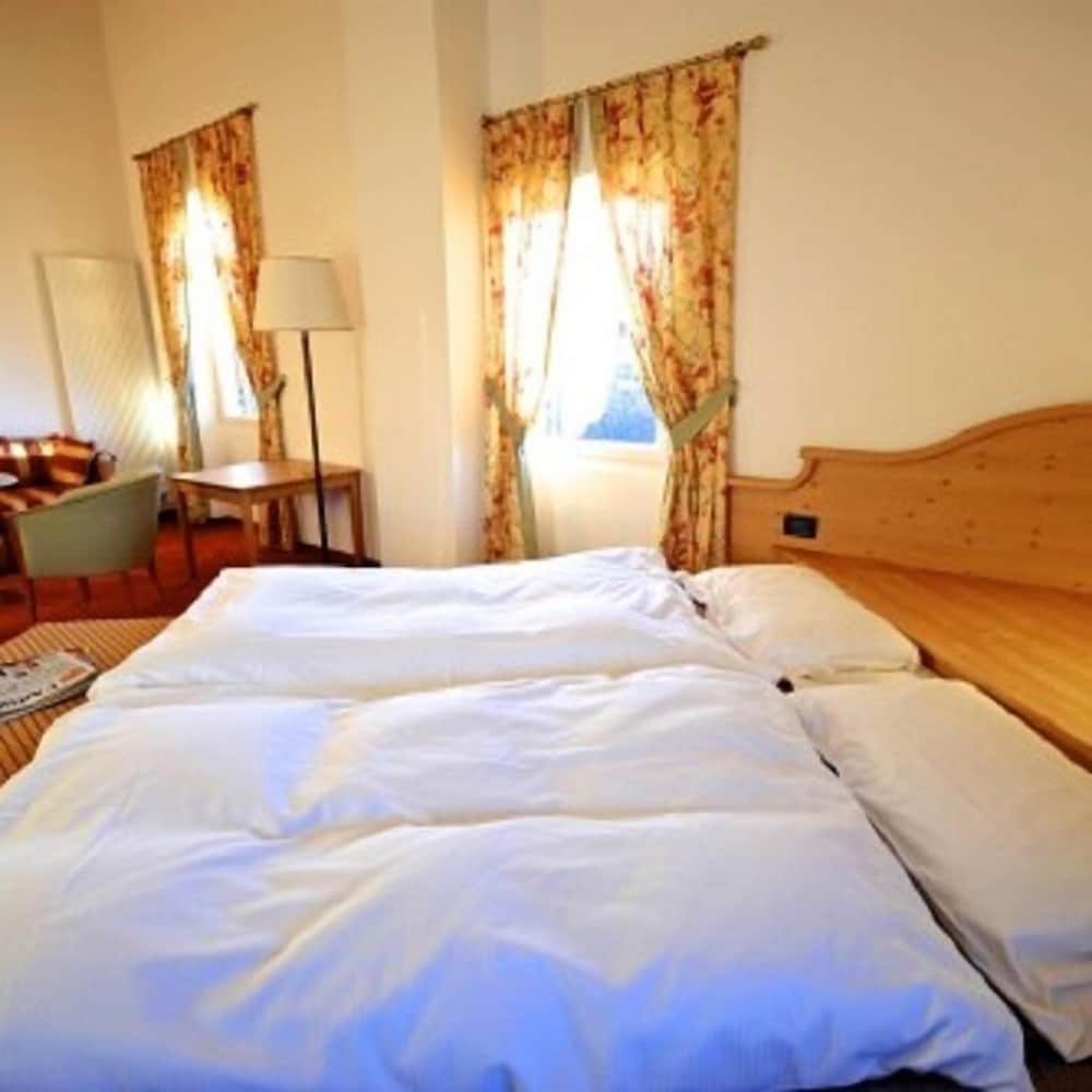 ROOM, TRIPLE