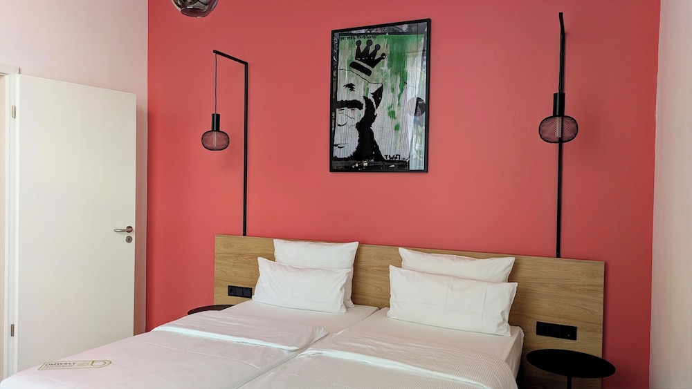 Calm, Triple, Queen Bed